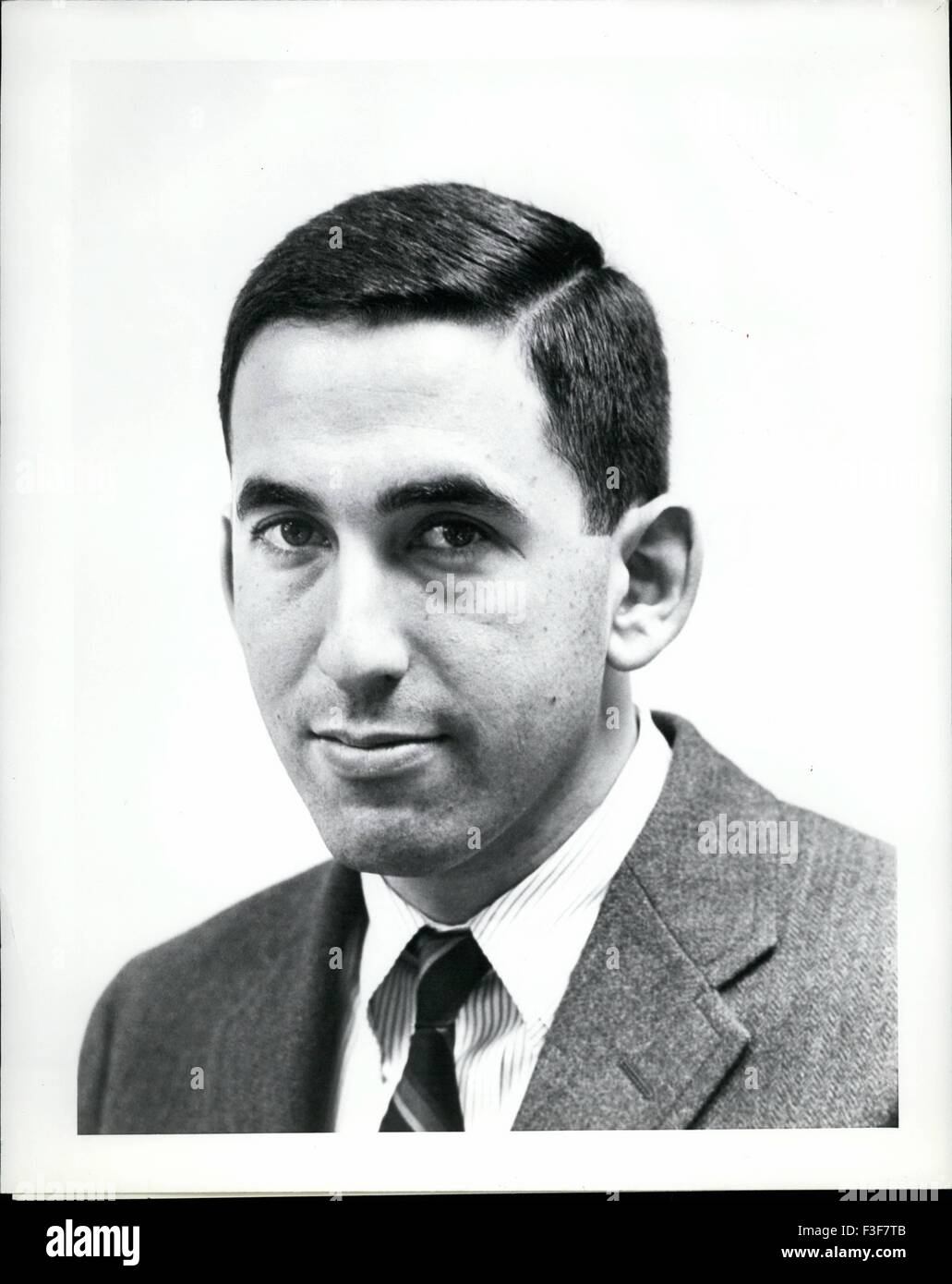 Febbraio 24, 1962 - Peter A. Derow uniti Newsweek in 1, 55 come un management partecipante. Nel 1966 divenne assistente del presidente e un anno più tardi è stato promosso a C:fronlatlell direttore della rivista internazionale affrontato edition. Nel 1958 il sig. Derow è stato nominato Marketing Director di Newsweek International a. Nel 1969 è stato nominato l'edizione del direttore e una morsa :residente di Newsweek, Inc. Un nativo di Boston, Derow era laureata cum laude presso la Harvard Coliege e con distinzione dall'università del Graduate School of Business Administration. Prima di entrare a far parte di Newsweek, Derow era assistente del Foto Stock