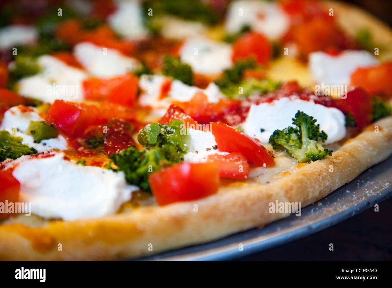 Freschi e deliziosi fatti pizza italiana Foto Stock