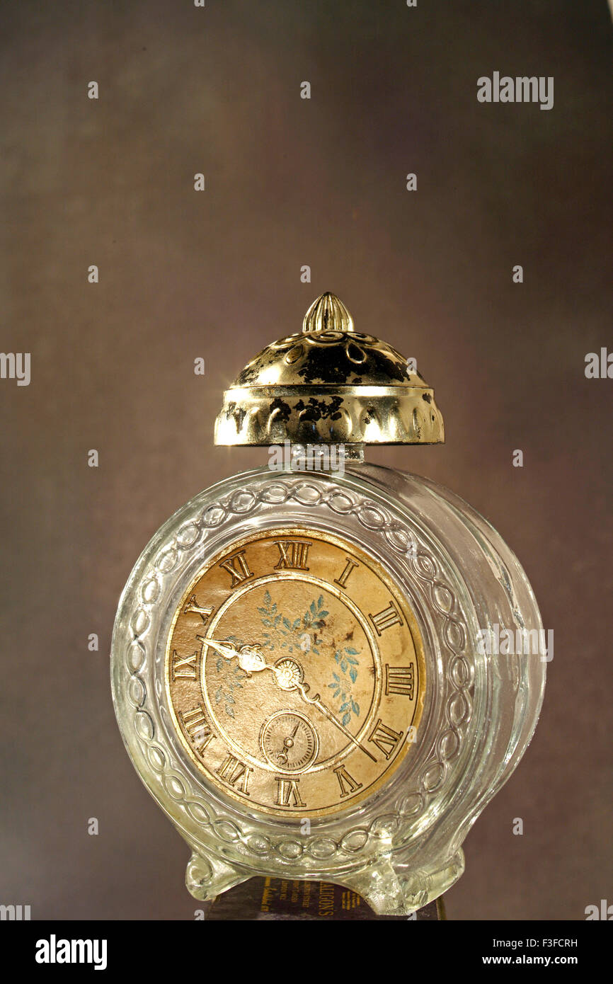 Arte Classica di opere in vetro bottiglia con sfondo astratto Foto Stock