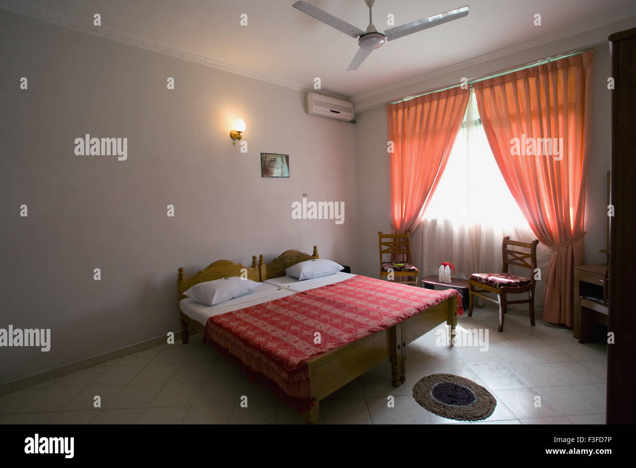 camera da letto, camera d'albergo, Kandy, Colombo, Ceylon, Sri Lanka, Repubblica democratica socialista dello Sri Lanka, Asia Foto Stock