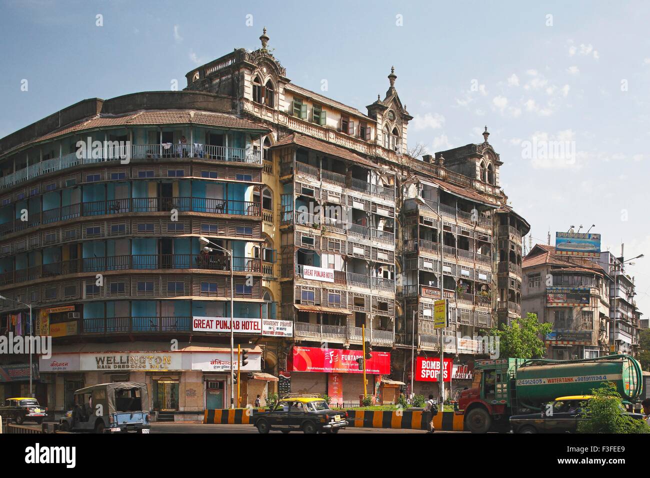 Edifici tra due strade ; Ger mahal ; Dhobitalao ; Bombay ora Mumbai ; Maharashtra ; India Foto Stock