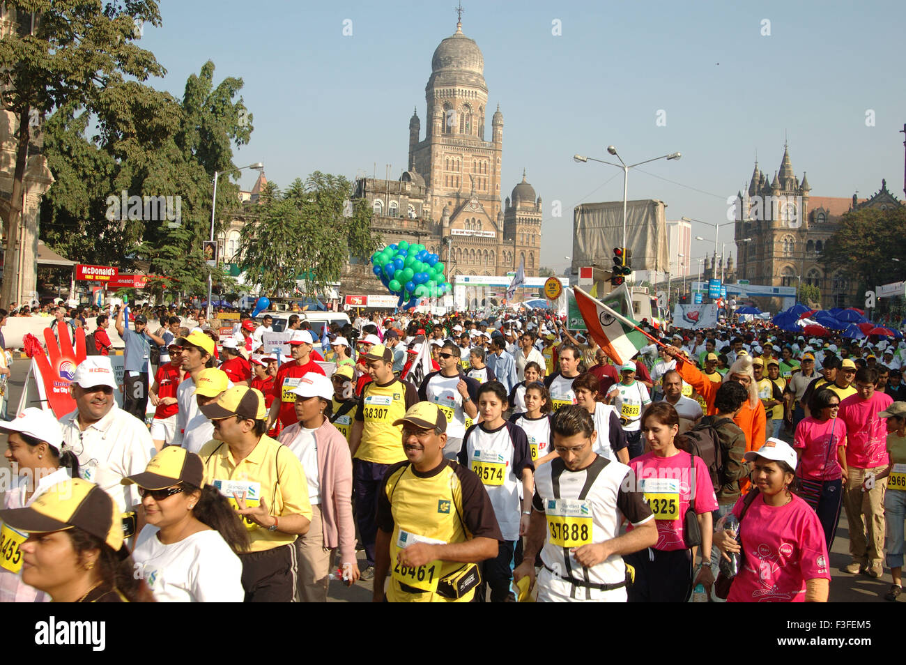 Le persone che partecipano in Standard inseriti Mumbai marathon 2007 ; Mumbai Bombay ; Maharashtra ; India Foto Stock