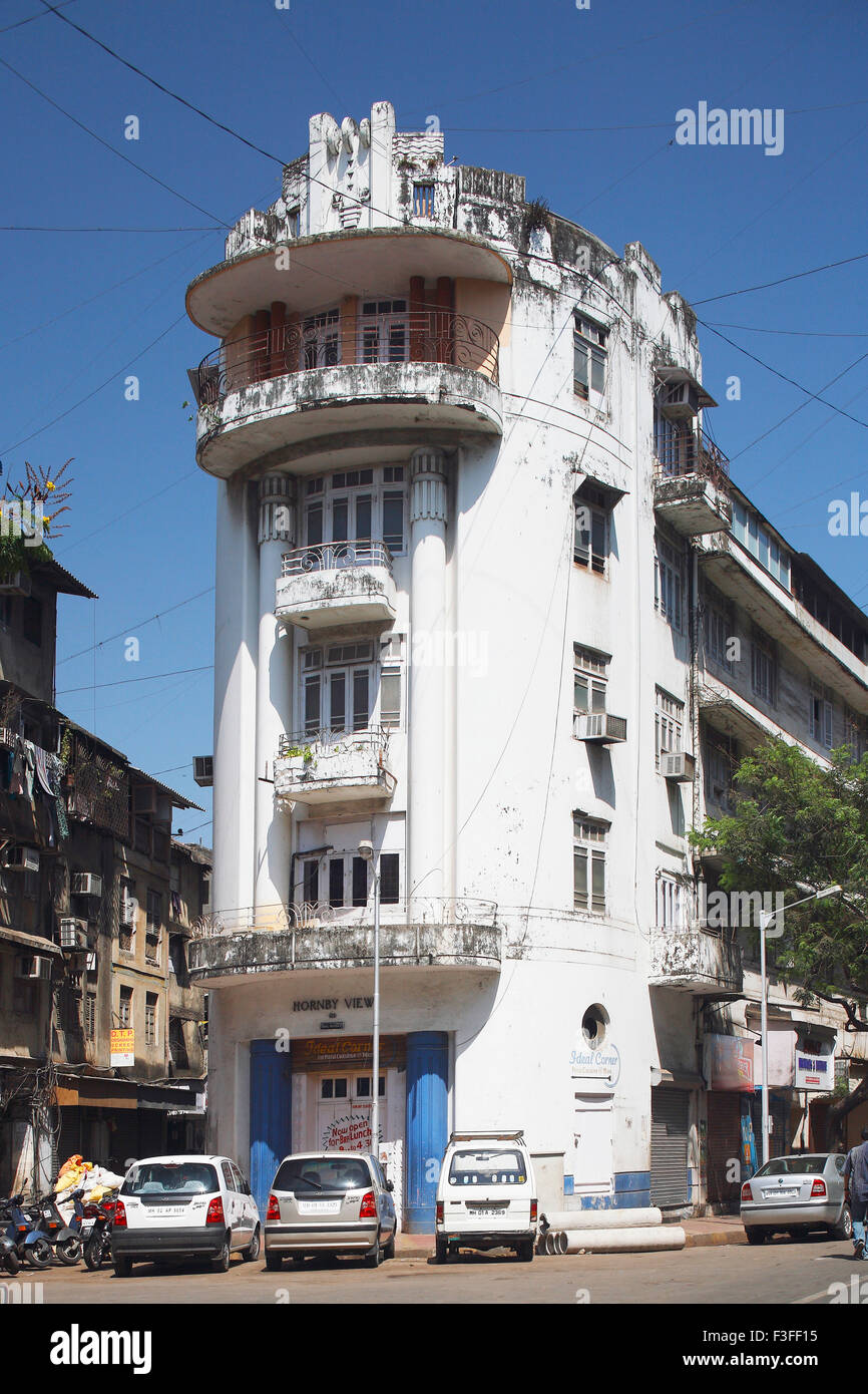 Edifici tra due strade ; Bombay ora Mumbai ; Maharashtra ; India Foto Stock