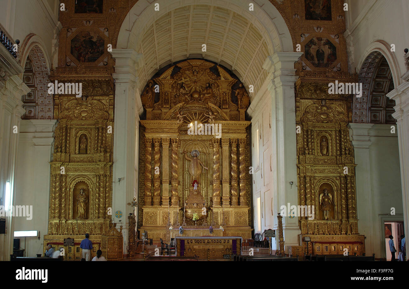 La chiesa dall'interno ; Altare Bom Jesus Basilica ; vecchi Goa ; India n. PR ;NESSUNA AUTORIZZAZIONE Foto Stock