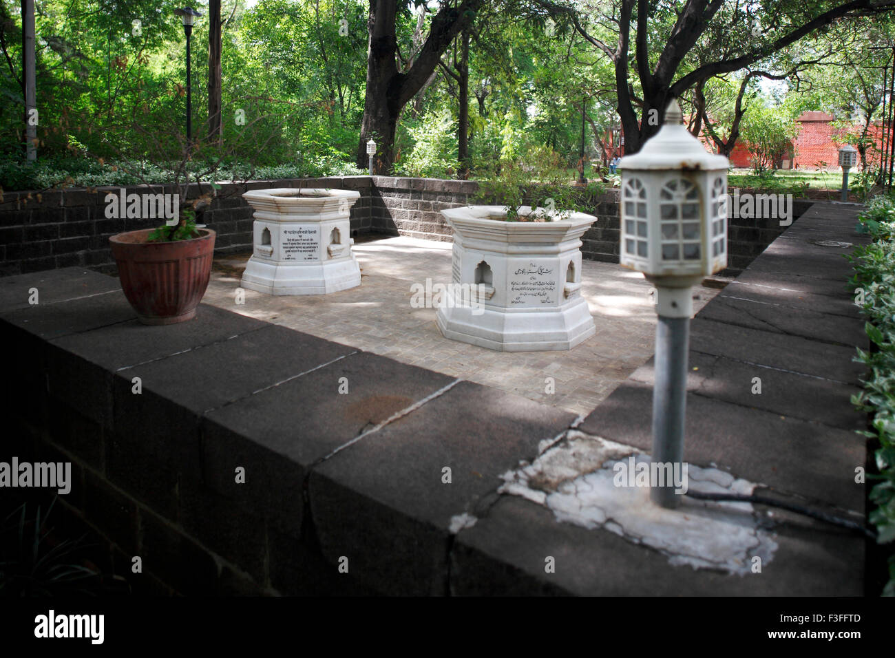 Impianto in monumento patrimonio Aga Khan palace ; Pune ; Maharashtra ; India Foto Stock