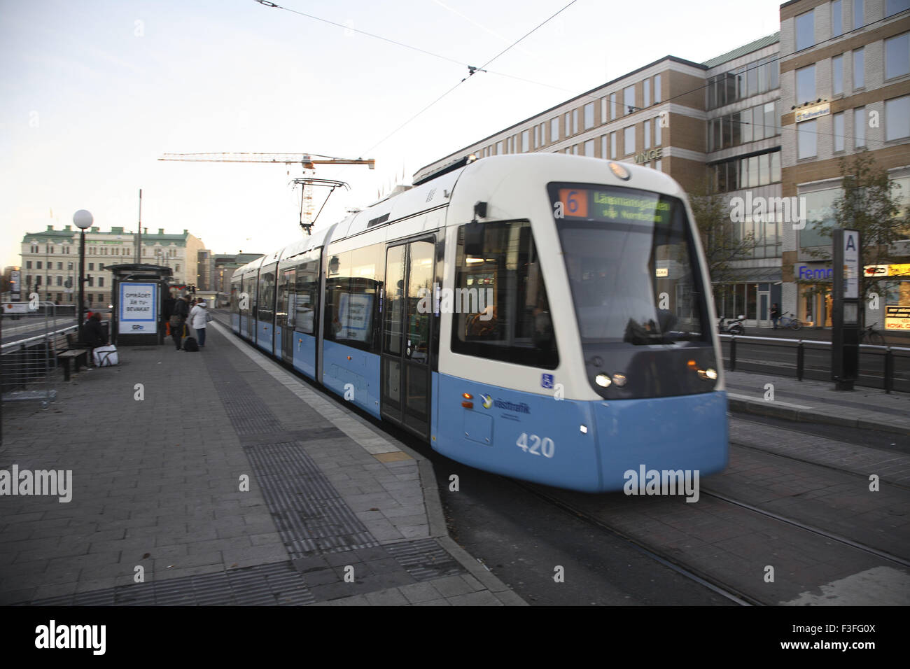 Il Tram n. 6 vicino alla stazione degli autobus centrale Fermata del tram ; Göteborg ; Svezia ; Scandinavia Foto Stock