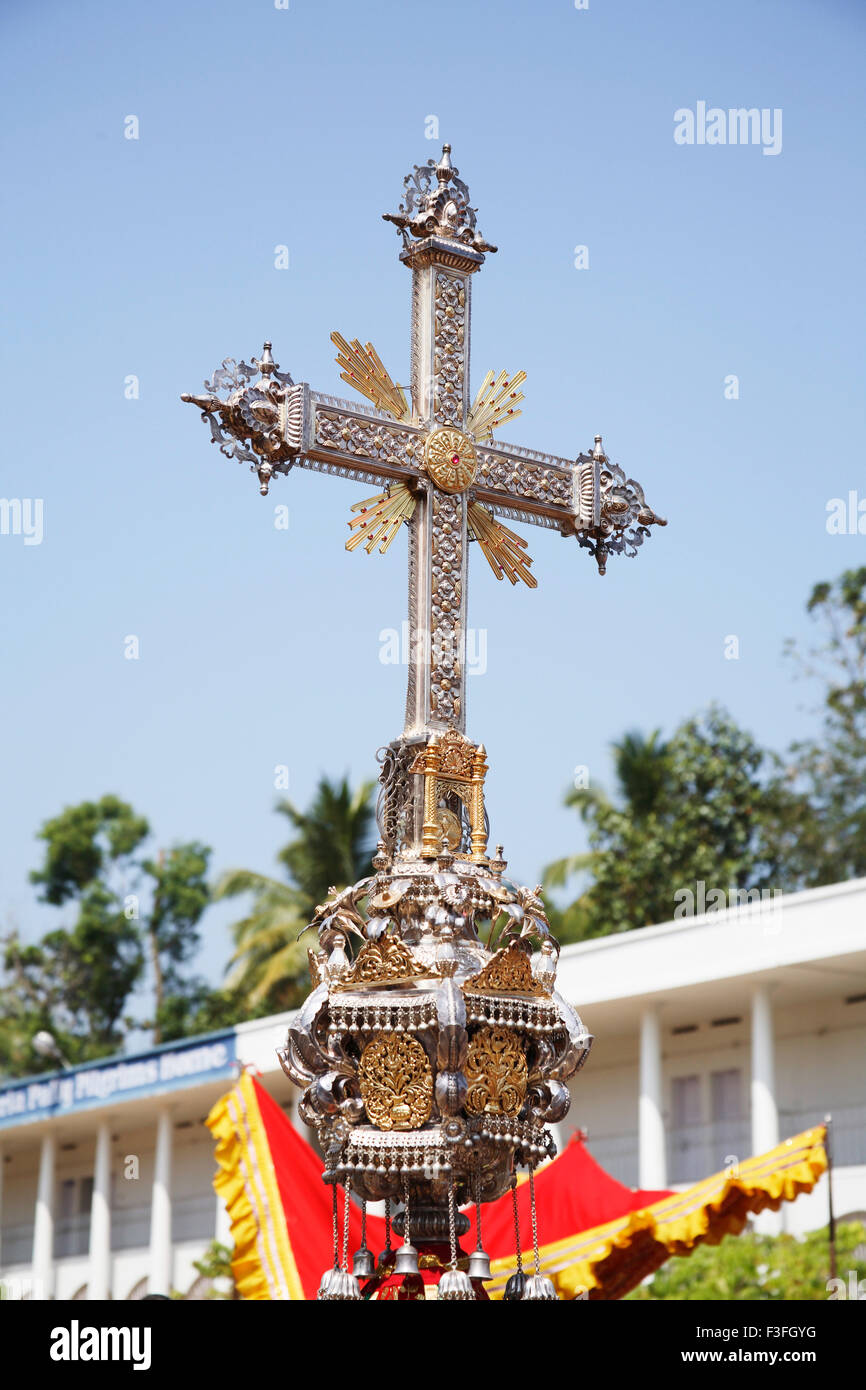 Cristiana siriana processione attraversa decorativo Marthoman Cheriyapally chiesa di San Tommaso Kohamangalam Enakulam Kerala Foto Stock