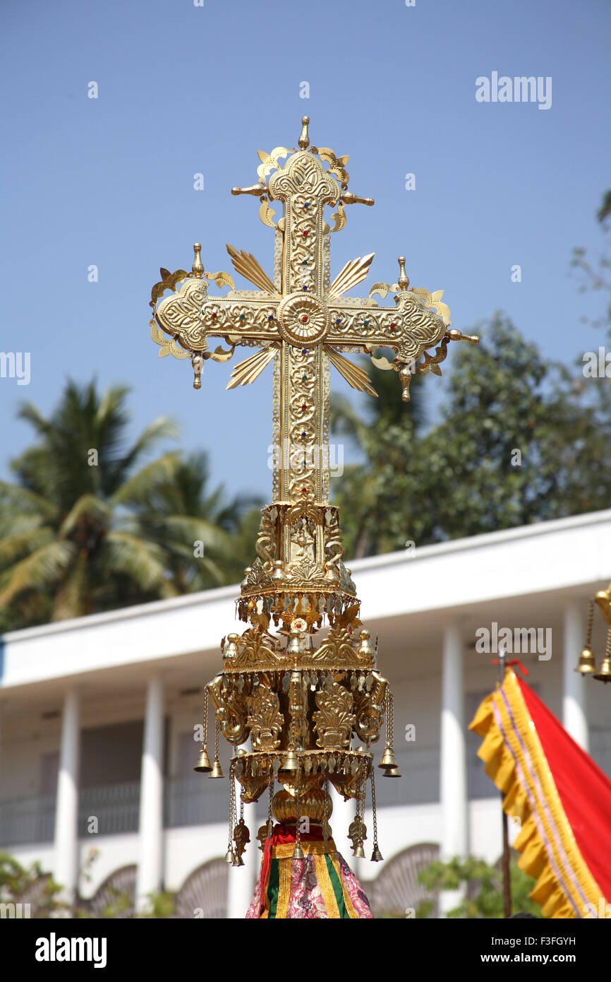 Cristiana siriana processione attraversa decorativo Marthoman Cheriyapally chiesa di San Tommaso Kohamangalam Enakulam Kerala Foto Stock