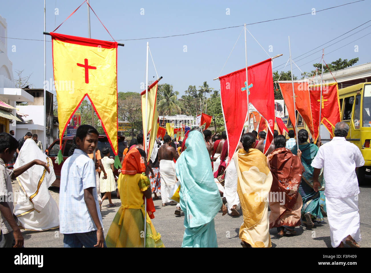 Cristiana siriana in processione le persone Marthoman decorativo Cheriyapally ; San Tommaso Chiesa a Kohamangalam Kerala Foto Stock