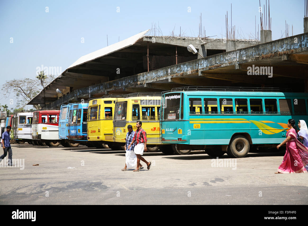 Bus Naagambadam stand ; Kottayam stand degli autobus ; ; Kottayam Kerala ; India alcuna proprietà di rilascio o il permesso disponibile Foto Stock