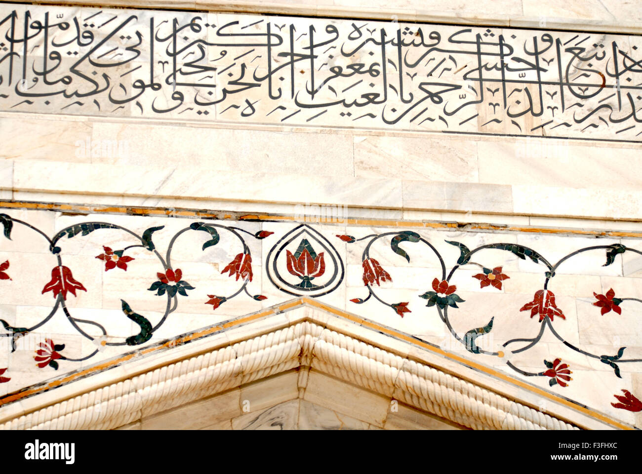 Motivi floreali sul Taj Mahal ; Agra ; Uttar Pradesh ; India Foto Stock