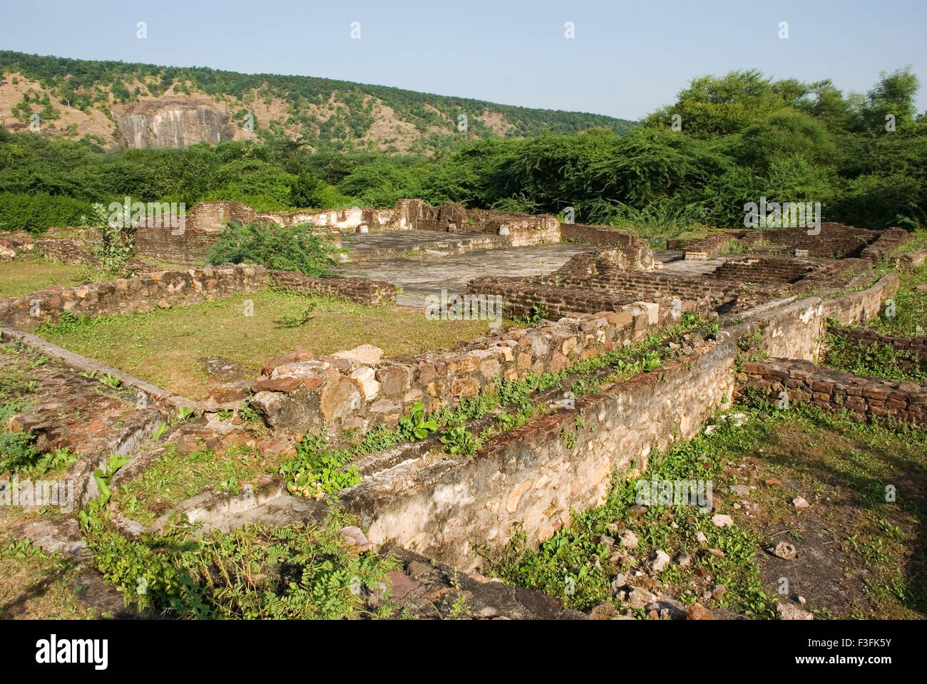 Champaner Pavagadh scavi M S Università Baroda tra 1970 1975 hanno portato alla luce "Amir Manzil Panchmahals complesse Foto Stock