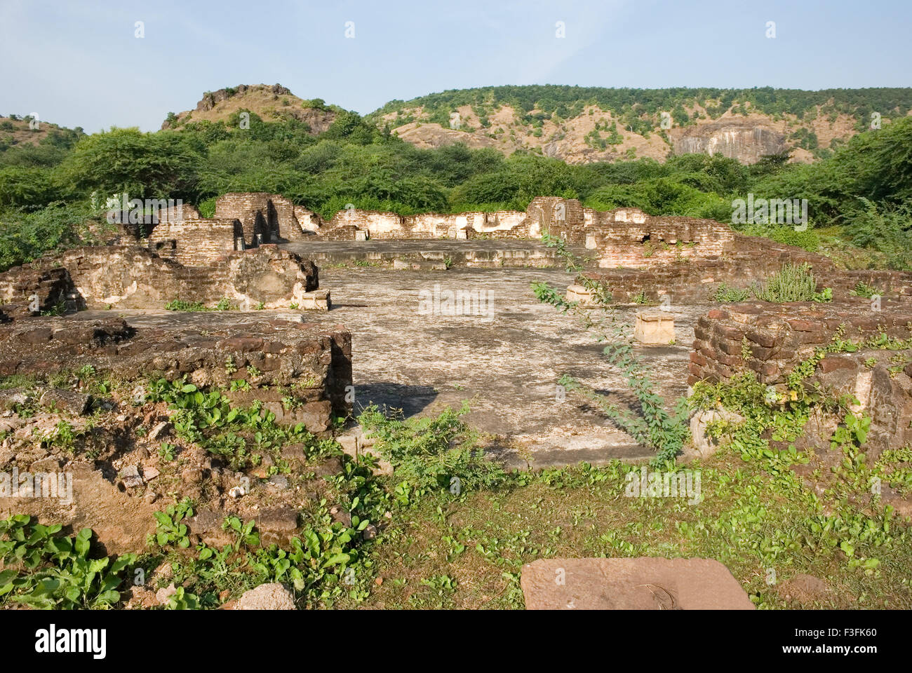 Champaner Pavagadh scavi M S Università Baroda 1970 1975 ha portato la luce Amir Manzil Panchmahals complesso Gujarat Foto Stock