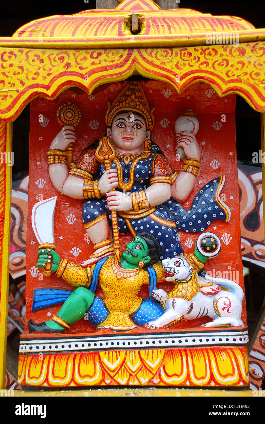 Statue scolpite sulla ruota di Rath yatra festival auto ; Puri ; Orissa ; India Foto Stock