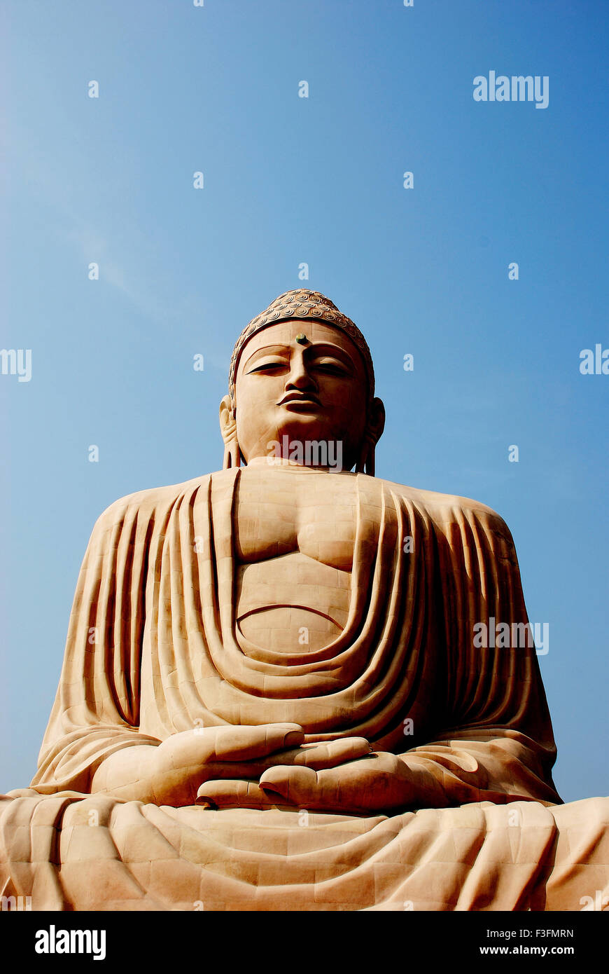 Signore enorme statua del Buddha in meditazione postura ; Gaya ; Bihar ; India Foto Stock