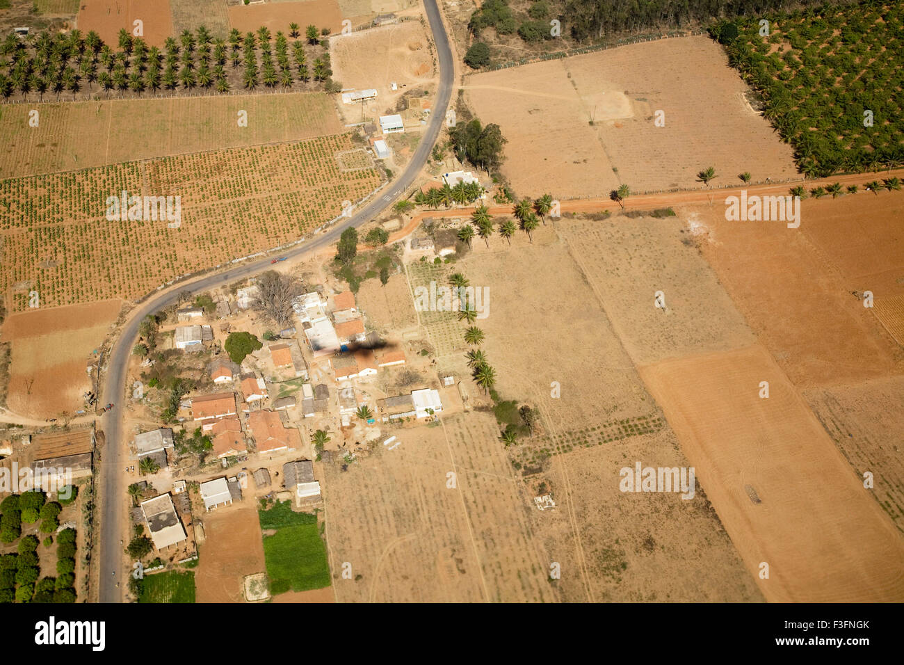 Vista aerea da kingfisher air bus volare al di sopra Aeroporto Internazionale di Bengaluru ; Bangalore ; Karnataka ; India Foto Stock