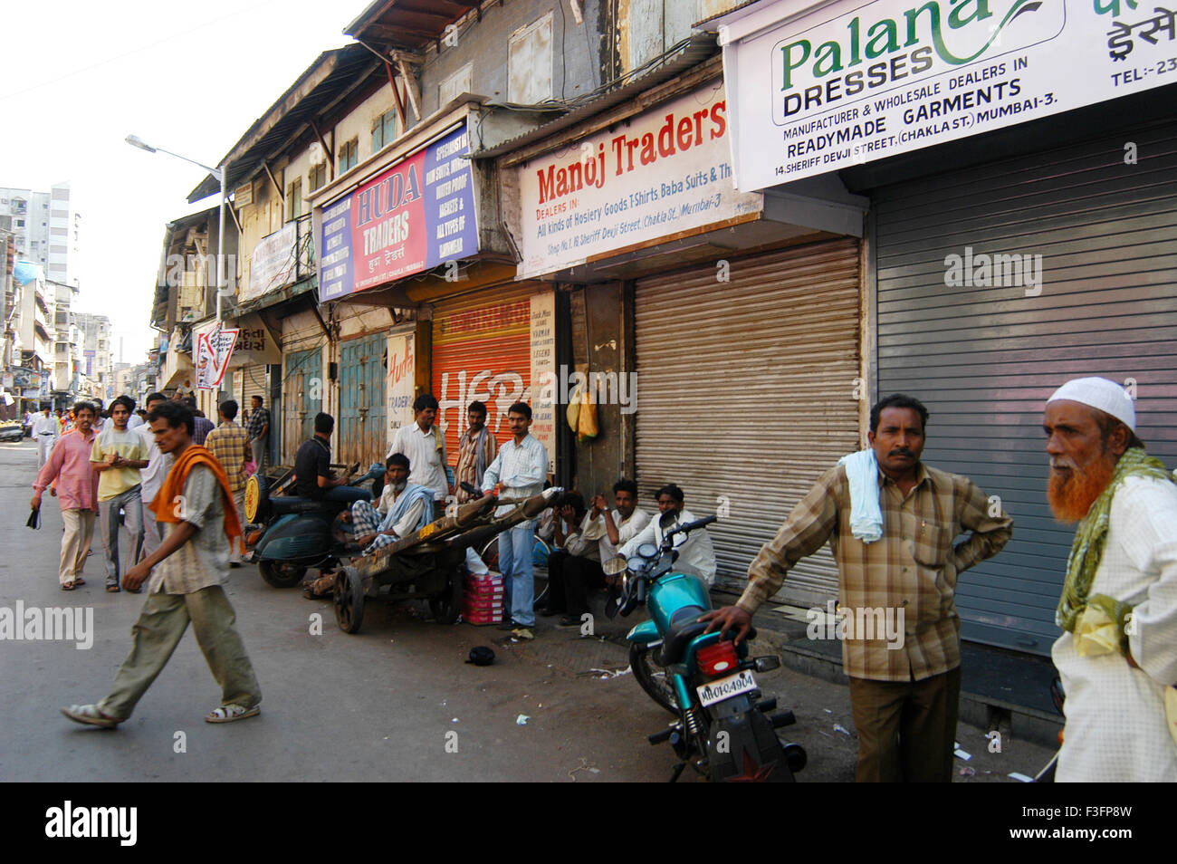 I commercianti sono scesi in sciopero per protestare contro la proposta di IVA (Imposta sul Valore Aggiunto) ; Mumbai Bombay ; Maharashtra ; India Foto Stock
