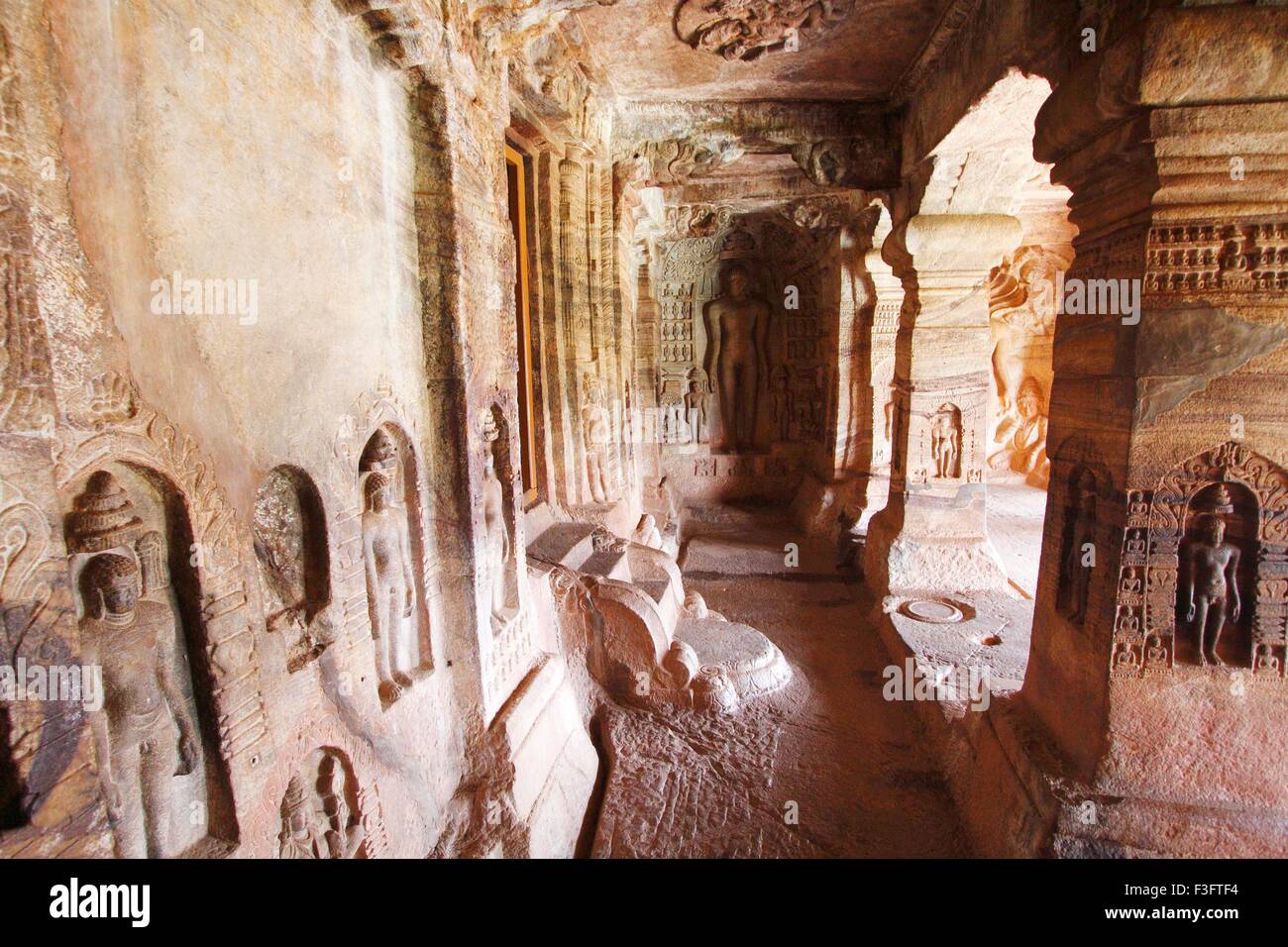 Grotta n. 4 è Jaina ; Badami ; Karnataka ; India Foto Stock