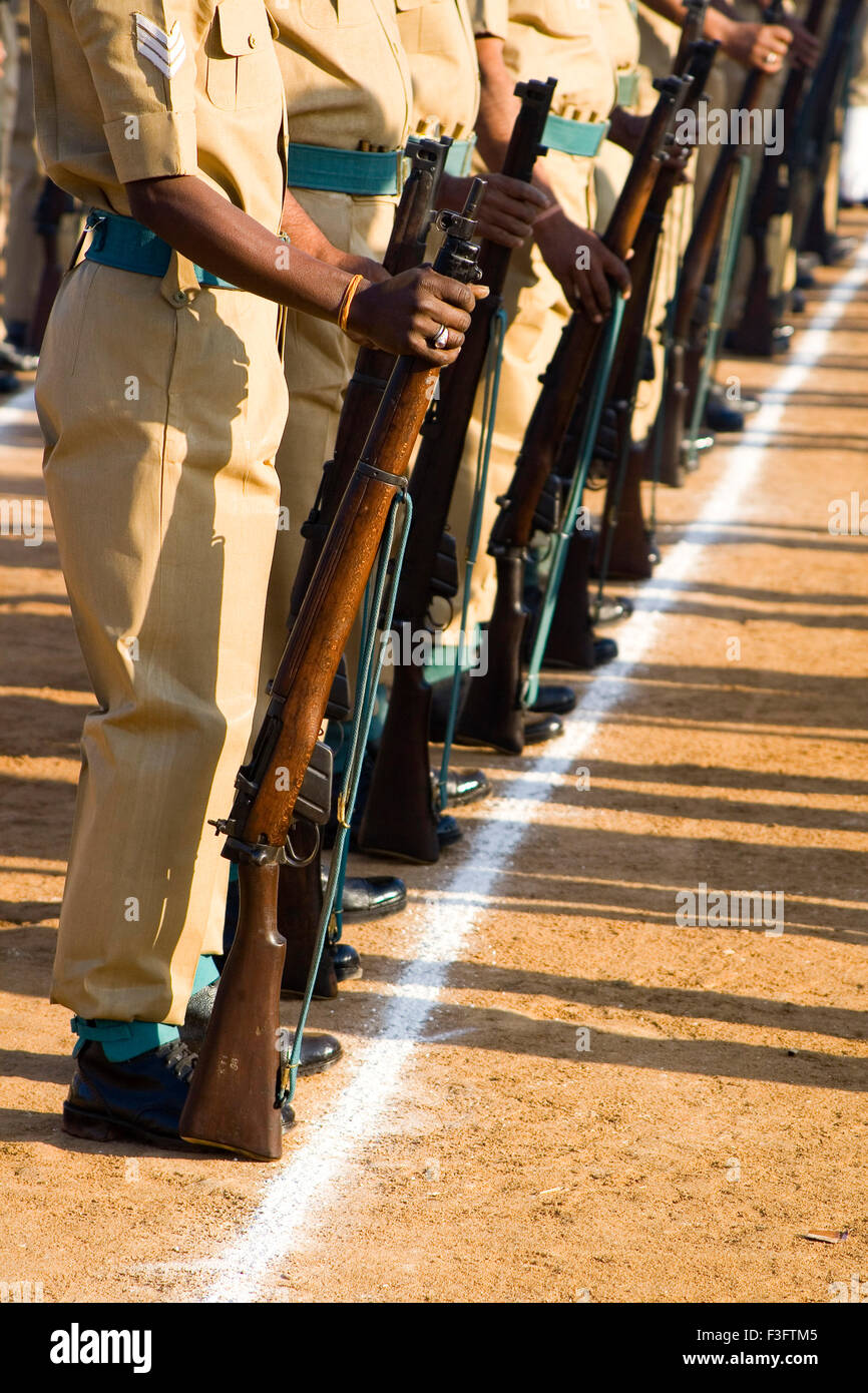 Il giorno della Repubblica di polizia permanente di marzo con le pistole ; India Foto Stock