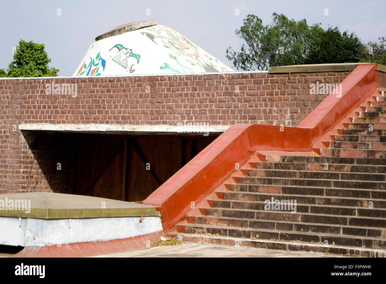 Bharat bhavan progettato dall architetto Charles Correa inaugurato nel 1982 a Bhopal in Madhya Pradesh ; India Foto Stock