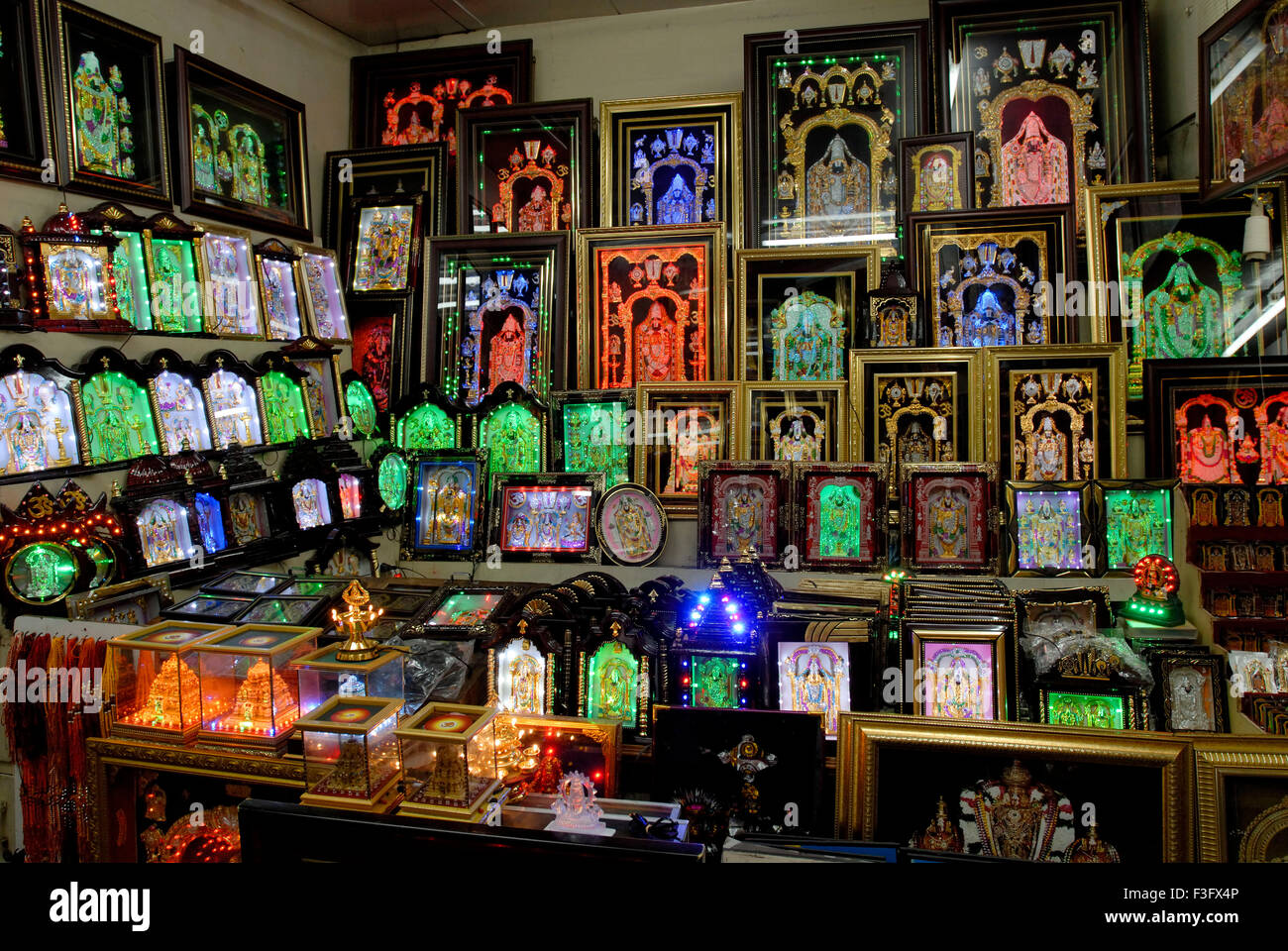 Signore Venkateshwara (Balaji) foto negozio di vendita ; Tirumalai Tirupati ; Andhra Pradesh ; India Foto Stock
