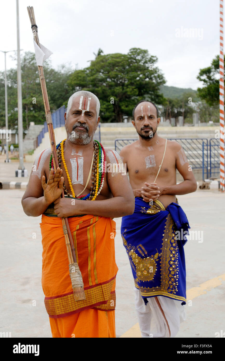 Swami Premananda di Chinna Jeeyar Swamy Mutt in Tirumalai sulla strada per il tempio di Balaji Tirumalai ; Tirupati ; Andhra Pradesh ; India Foto Stock