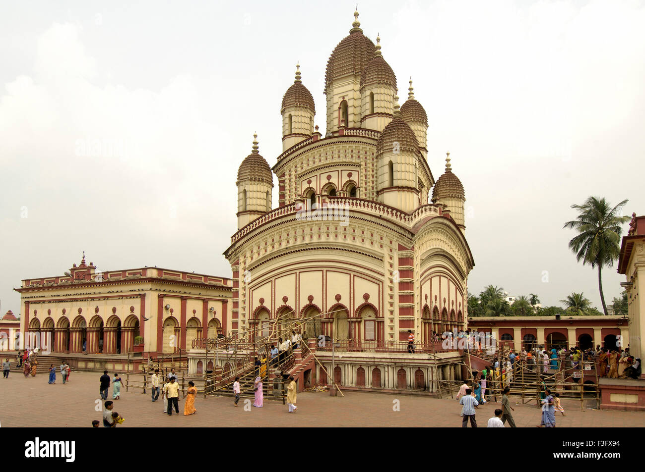 Pellegrini a Dakshineshwar Kali Temple Calcutta Kolkata West Bengal India Foto Stock