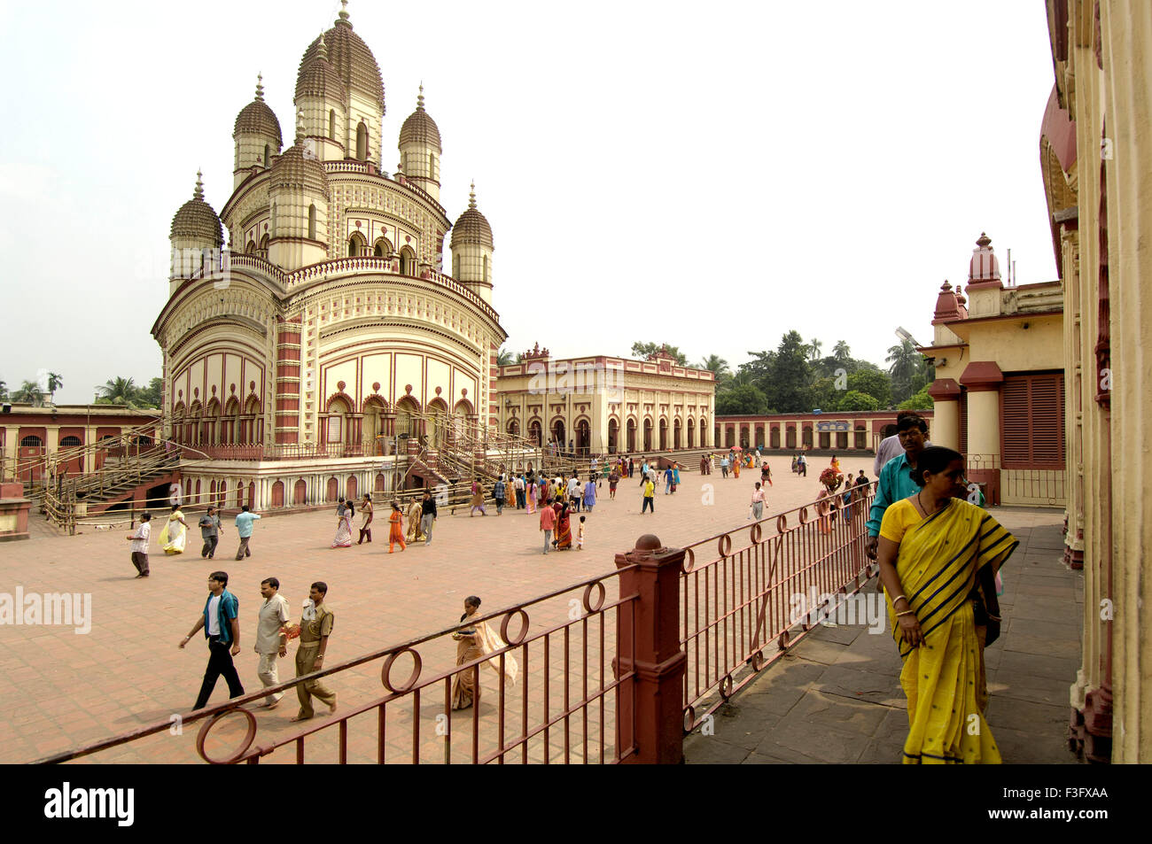Pellegrini a Dakshineshwar Kali Temple Calcutta Kolkata West Bengal India Foto Stock
