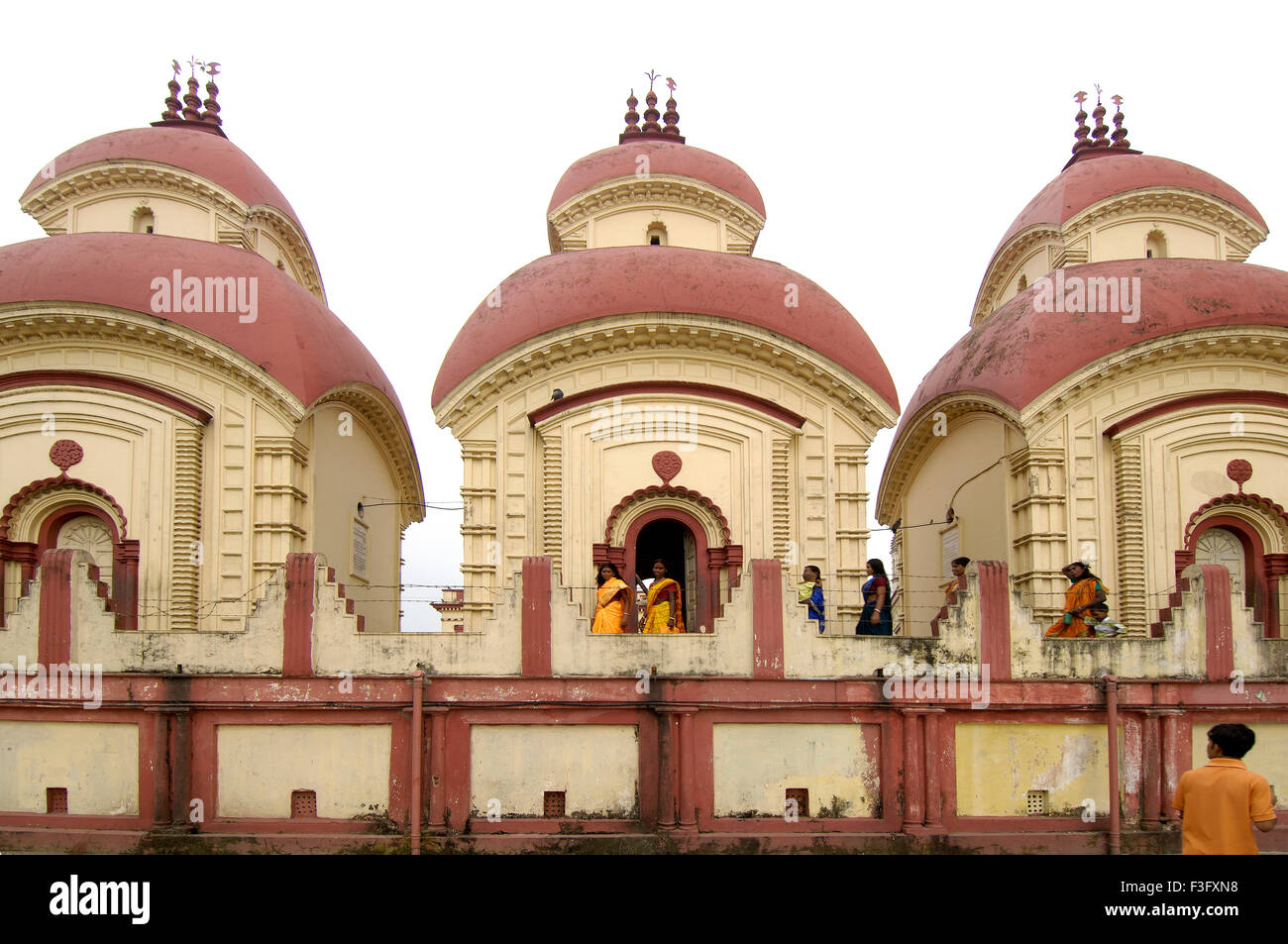 Dakshineshwar Kali tempio classico capanna bengali dodici templi di Shiva Calcutta Kolkata West Bengal India Foto Stock