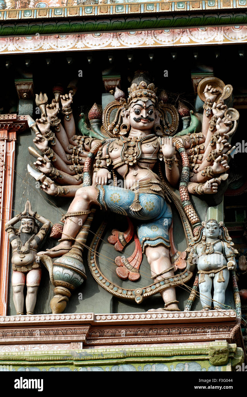 Le figure in stucco su Sri Meenakshi Amman Tempio ; Madurai ; Tamil Nadu ; India Foto Stock