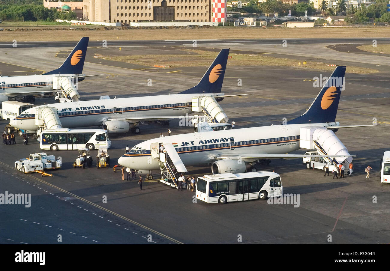 Aerei Jet Airways parcheggiati all'aeroporto CST di Santacruz Bombay ora Mumbai Maharashtra India Indian Planes Asia Asian Aircraft Foto Stock