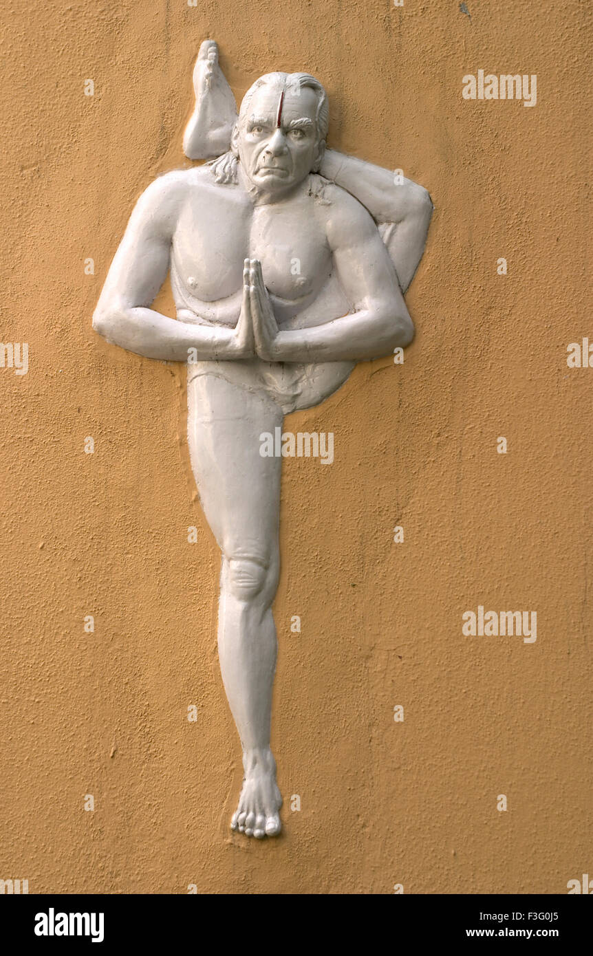 Statua di Shri Yogacharya B K S Iyengar (Guruji) è una leggenda vivente che ha insegnato lo yoga in modo univoco Foto Stock