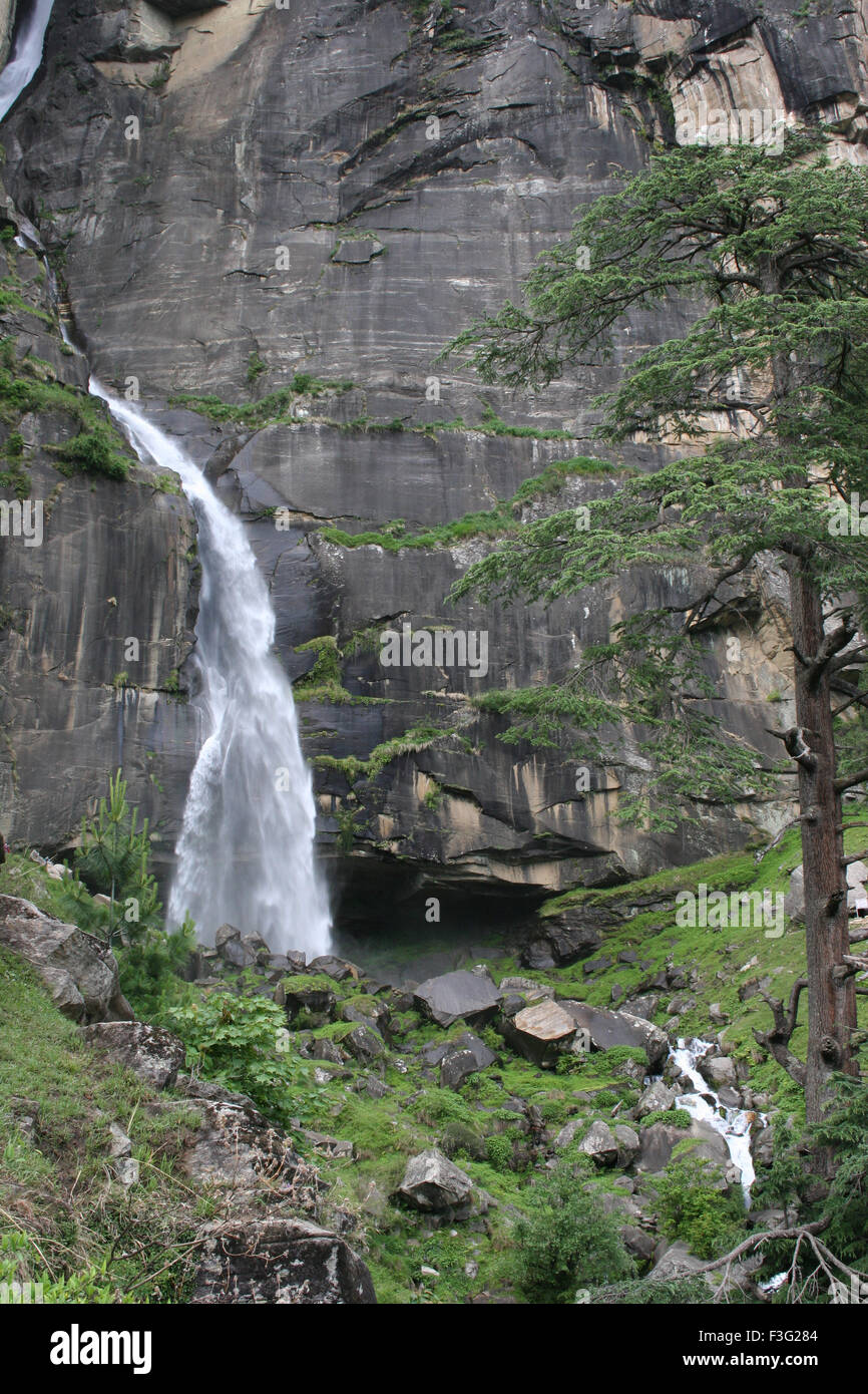 Cascate di Jogini ; Nehru Kund ; Vashisht ; Bashisht ; Manali ; Himachal Pradesh ; India ; Asia Foto Stock