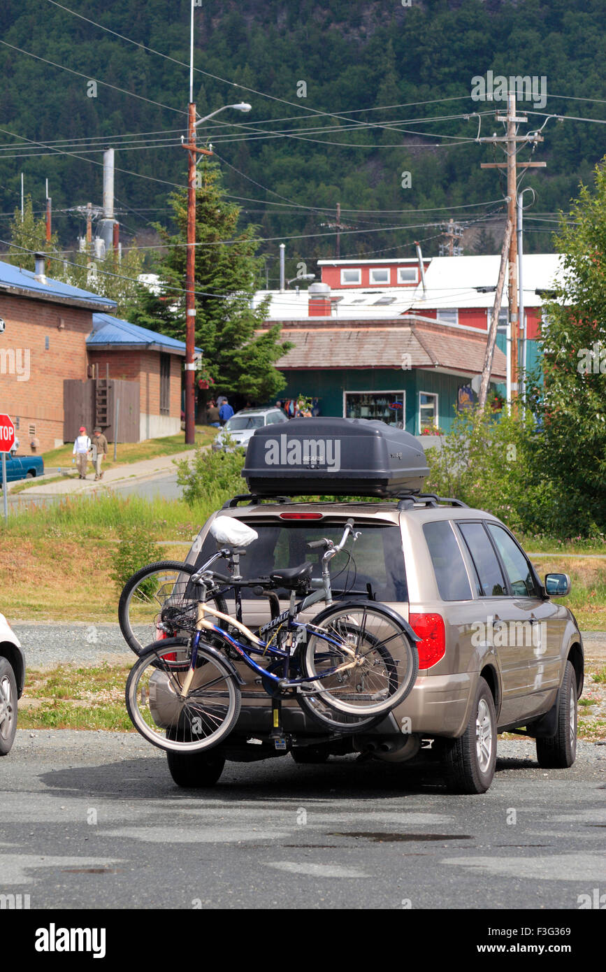 Una vettura il trasporto di biciclette ; haines ; haines borough ; Alaska ; U.S.A. Stati Uniti d'America Foto Stock