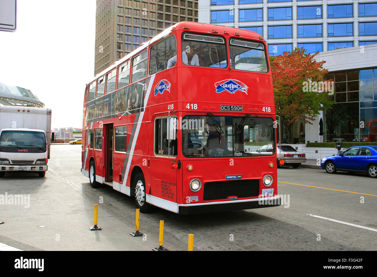 Red double decker bus sulla strada di Vancouver BC ; Canada Foto Stock