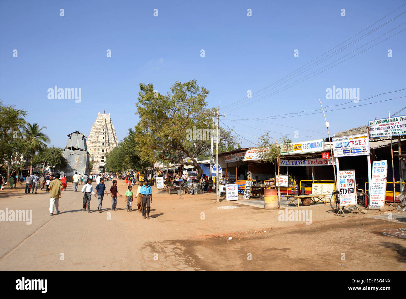 Bazaar street anteriore Tempio Virupaksha Hampi Vijayanagar Deccan plateau Hospet Bellary Karnataka Foto Stock