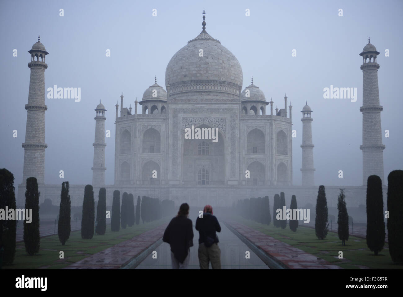Taj Mahal vista prima di sunrise settimo meraviglie del mondo fiume Yamuna Agra Uttar Pradesh Foto Stock
