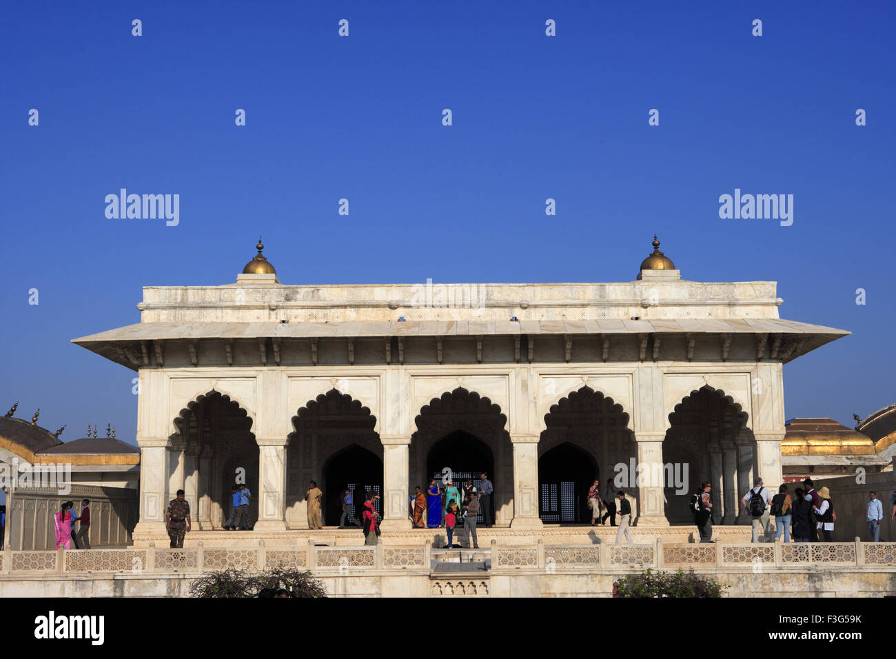 Agra fort costruito nel sedicesimo secolo dall'imperatore Mughal sulla sponda occidentale del fiume Yamuna ; Agra ; Uttar Pradesh Foto Stock