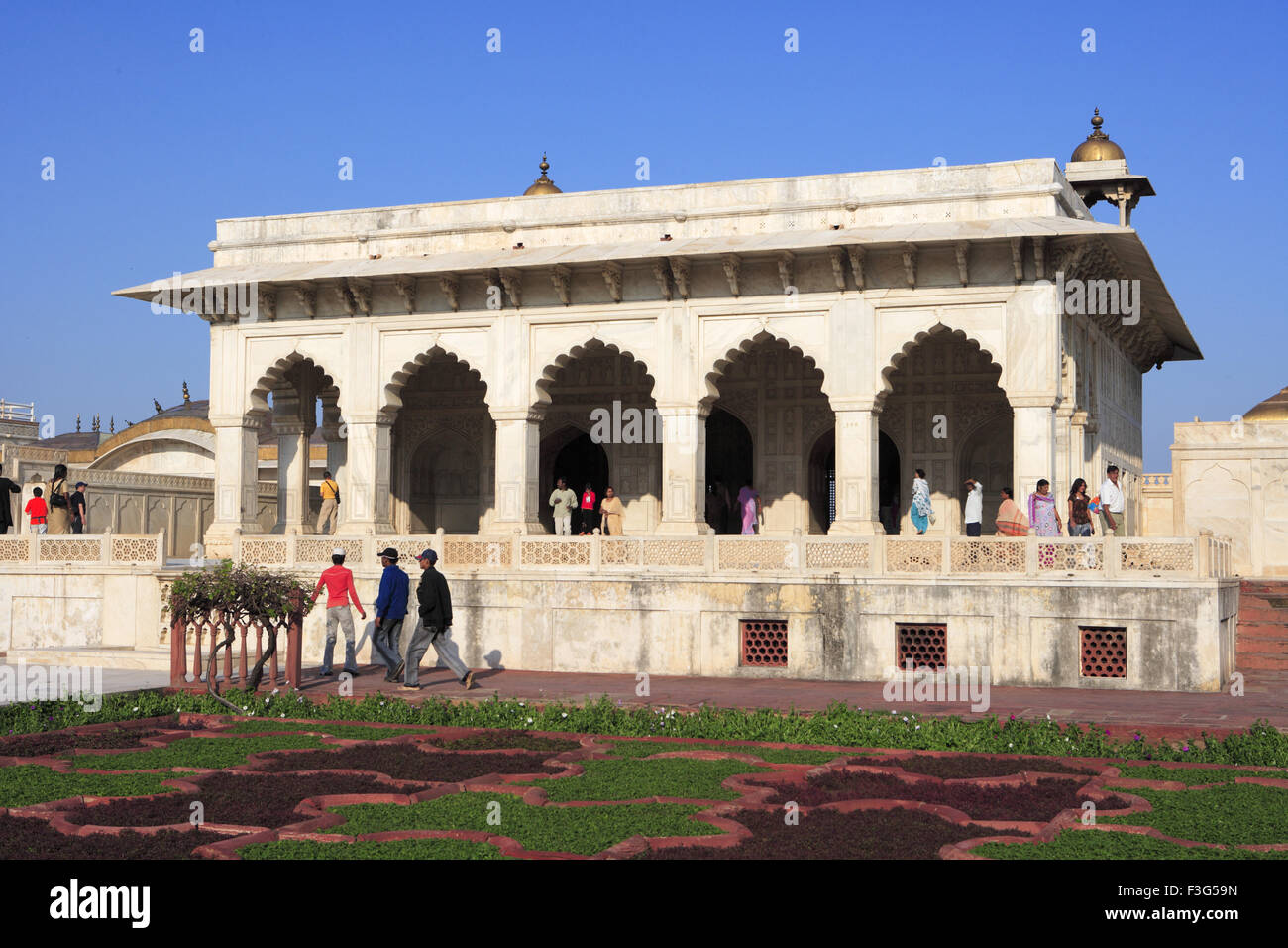 Agra fort costruito nel sedicesimo secolo dall'imperatore Mughal sulla sponda occidentale del fiume Yamuna ; Agra ; Uttar Pradesh Foto Stock