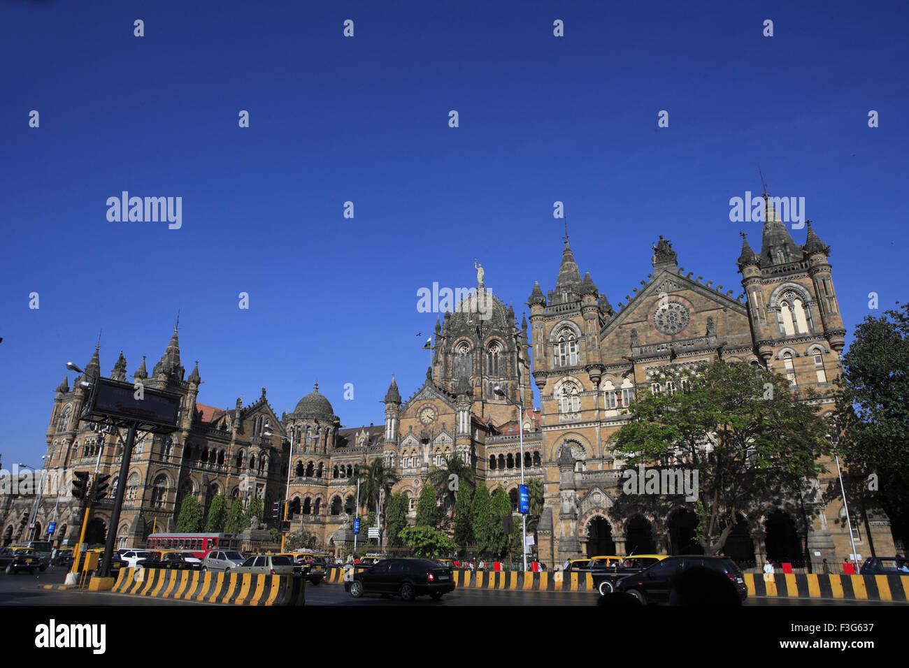 Chhatrapati Shivaji Terminus architettura revival gotico vittoriano mescolate Stazione ferroviaria Bombay Mumbai Maharashtra Foto Stock