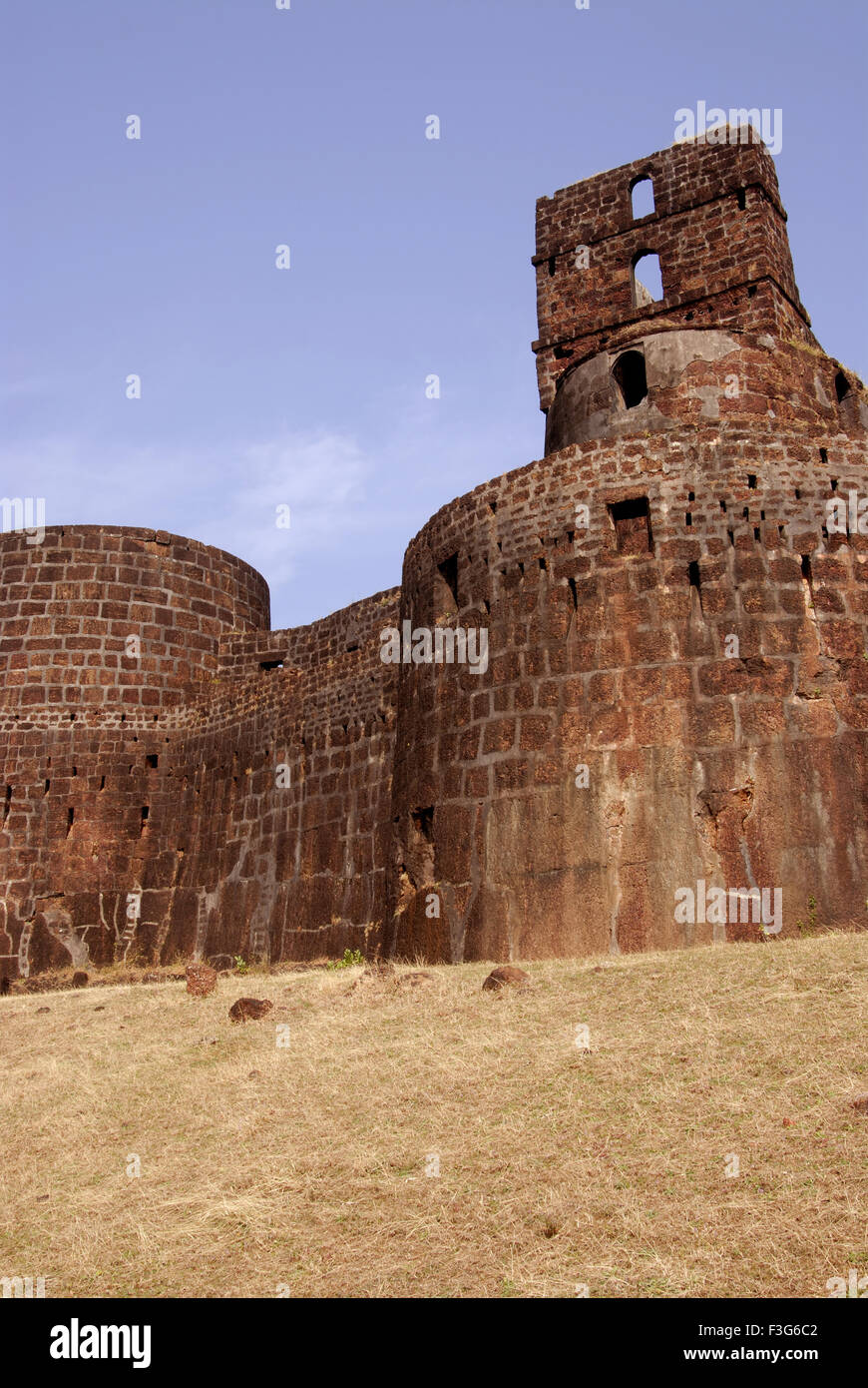 Vijaydurg fort parete laterale vicino a Devgad nel villaggio Vijaydurg ; Dist Sindhudurga ; Maharashtra ; India Foto Stock
