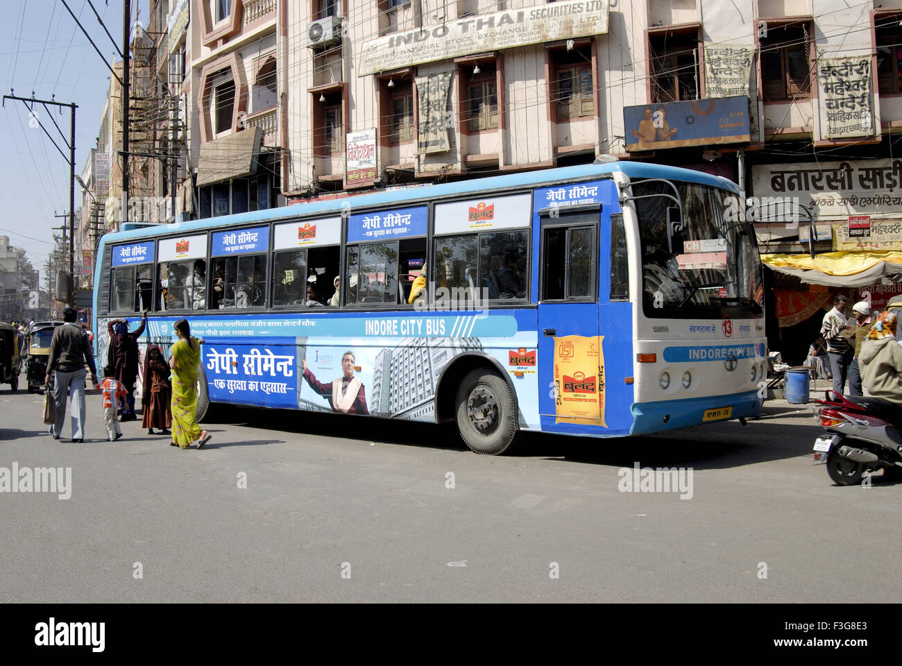 Trasporto pubblico bus Kinglong utilizzati per i servizi della città a Indore ; Madhya Pradesh ; India Foto Stock