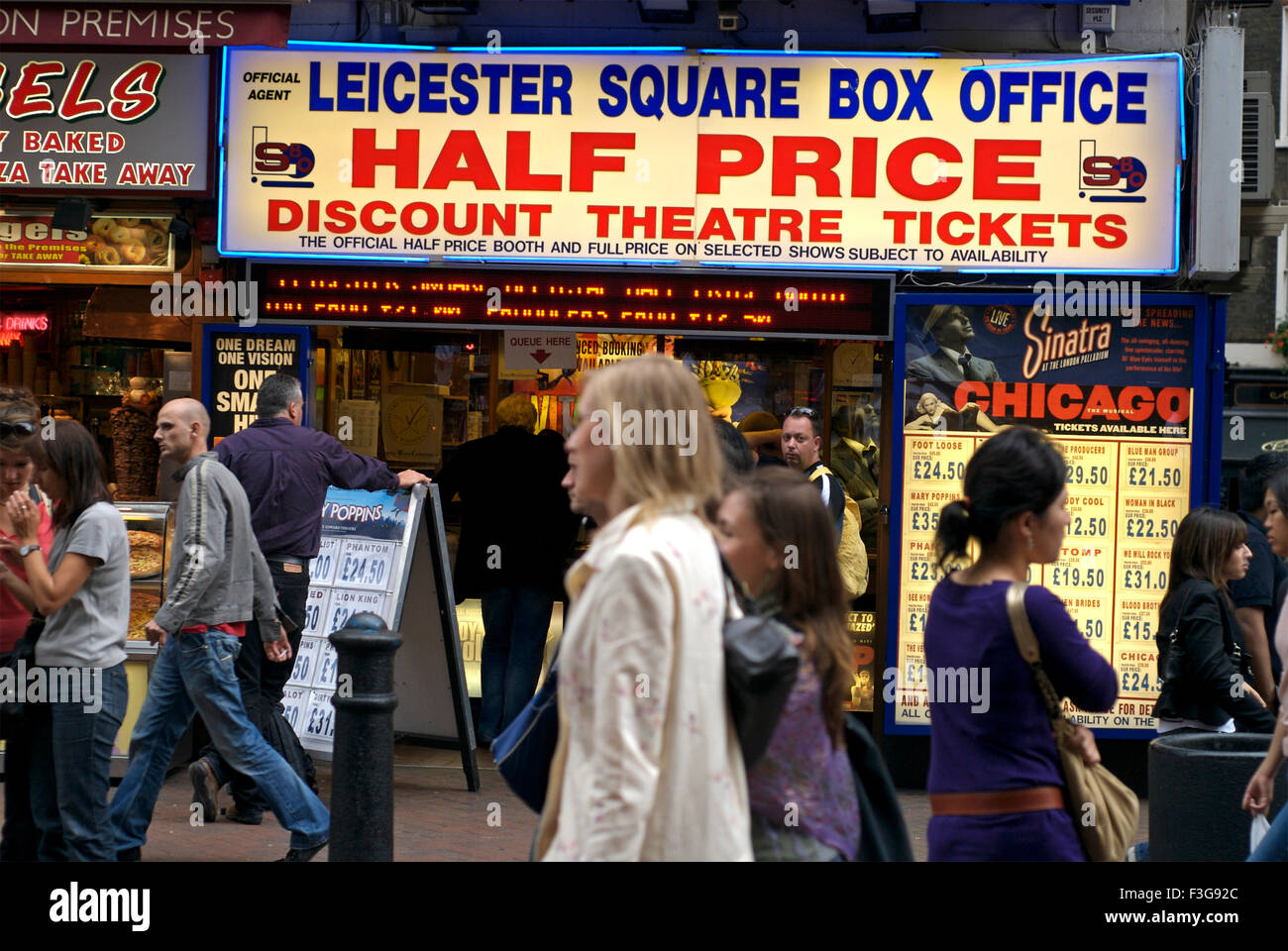 Leicester Square Box Office ; metà prezzo ; Sconto Biglietti teatrali ; Londra ; Inghilterra ; Regno Unito ; Regno Unito Foto Stock