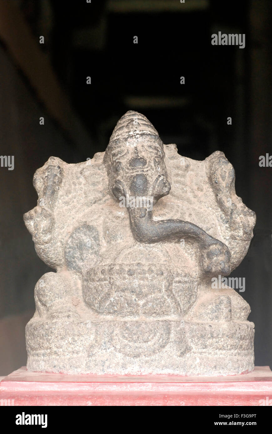 Riccamente scolpita in pietra scultura del signore Ganesh museo mille Pillared hall a Shree Meenakshi Sundareswarar tempio Madurai Foto Stock