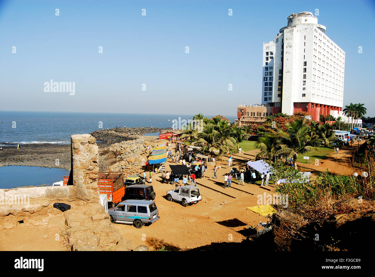 Riprese di film nel giardino di Lands End di Bandra un suburban di Bombay Mumbai ; Maharashtra ; India Foto Stock