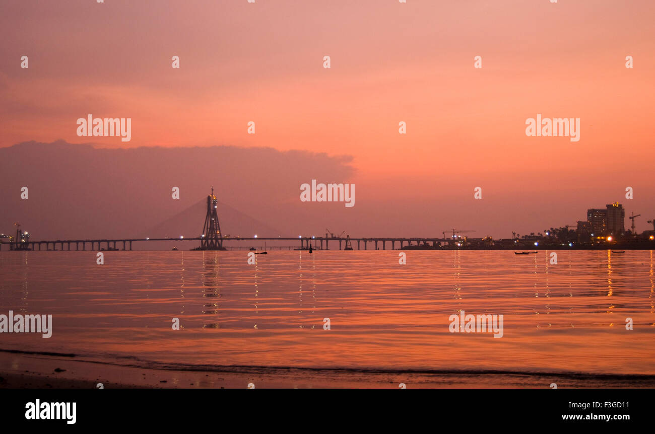 Bandra Worli sea link in silhouette ; Mahim ; Mumbai Bombay ; Maharashtra ; India Foto Stock