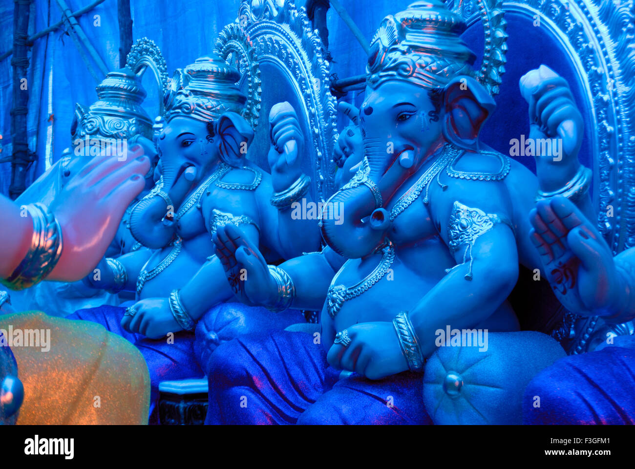 Signore Ganesh ganpati elephant intitolata a Dio di benedire la postura di lavoro negozio Foto Stock