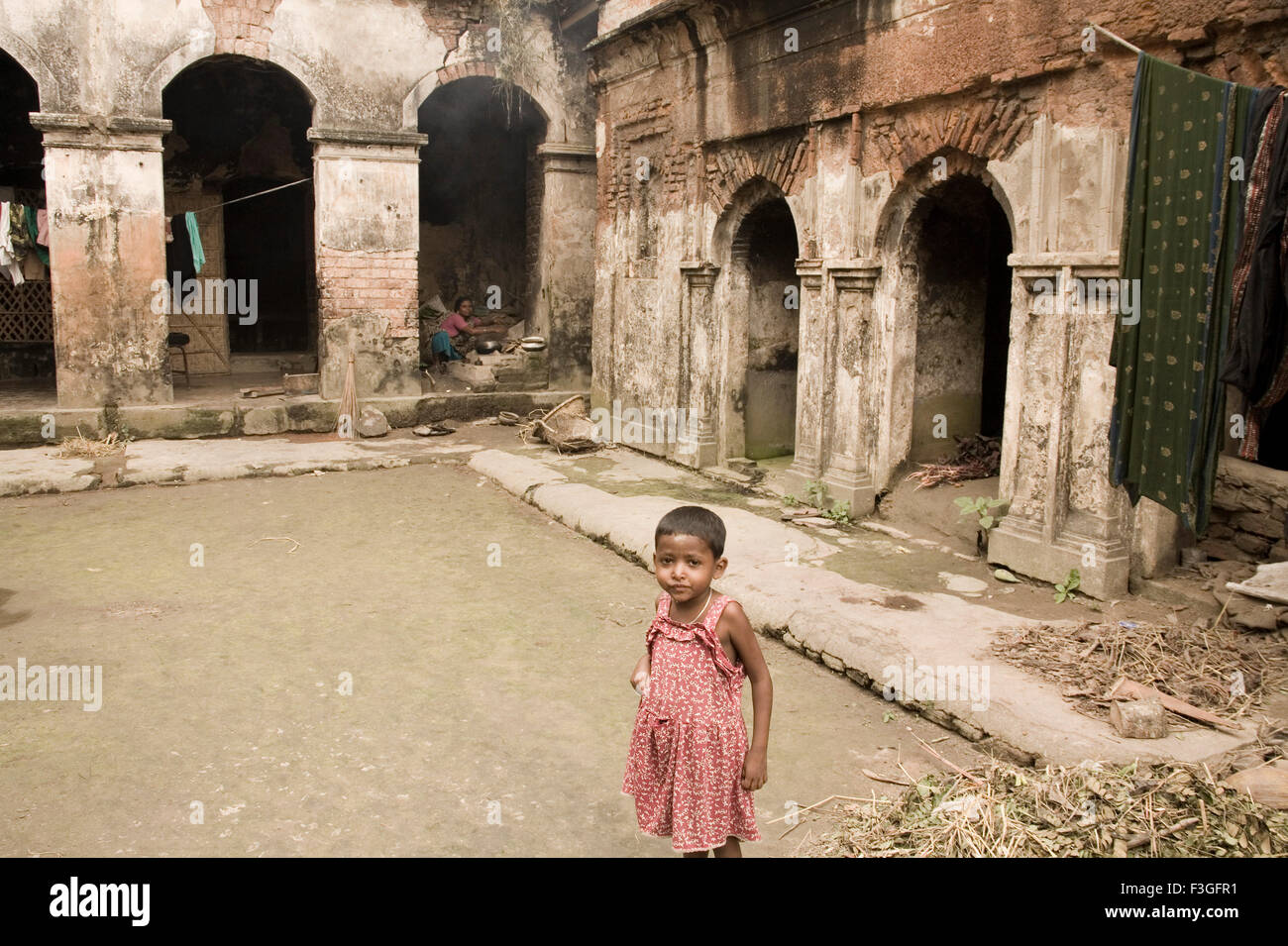 Abbandonato proprietà ora noto come proprietà nemico ; village Manik gunj ; Bangladesh Foto Stock