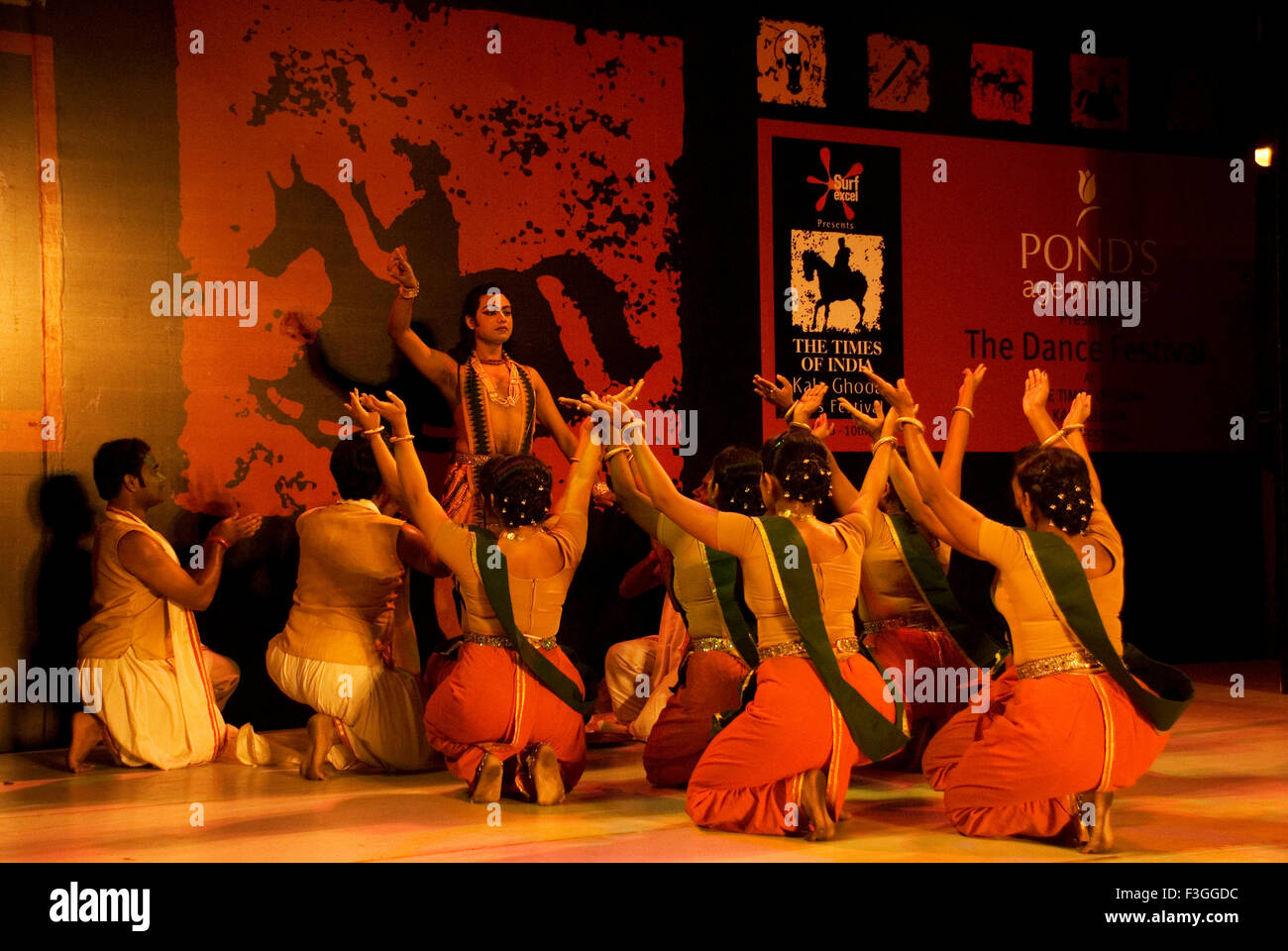 Manipuri dance a Kalaghoda art festival; Bombay ora Mumbai ; Maharashtra ; India Foto Stock