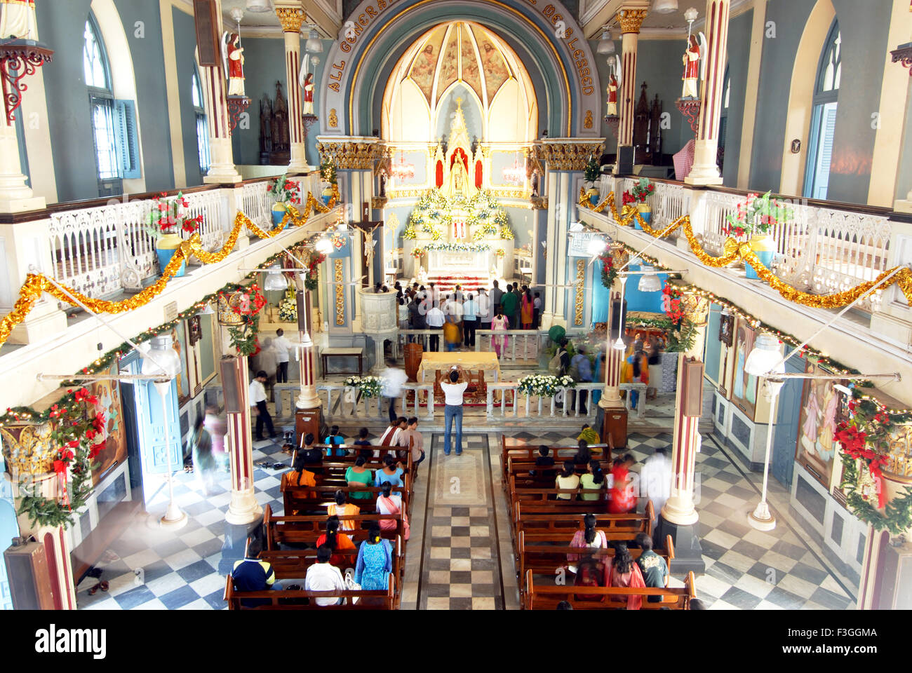 Celebrazione della Messa di Natale a Mount sposare Chiesa ; Bandra ; Bombay ora Mumbai ; Maharashtra ; India Foto Stock